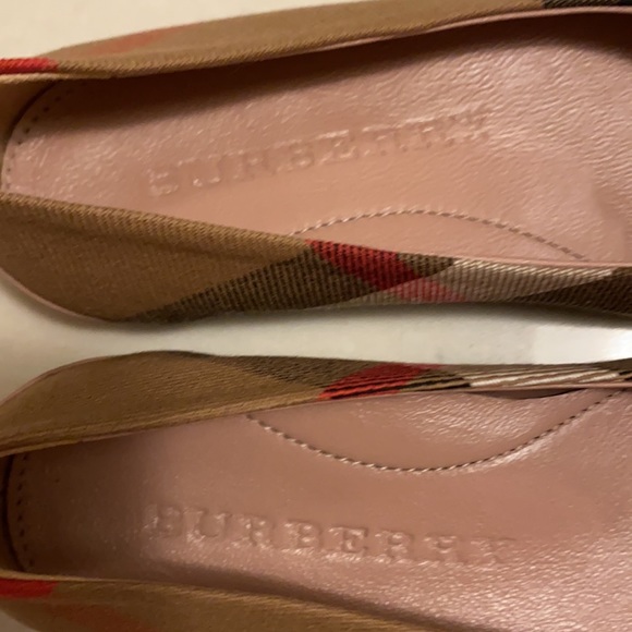 Beautiful Burberry flats for girls.  European size 27 - Picture 6 of 7
